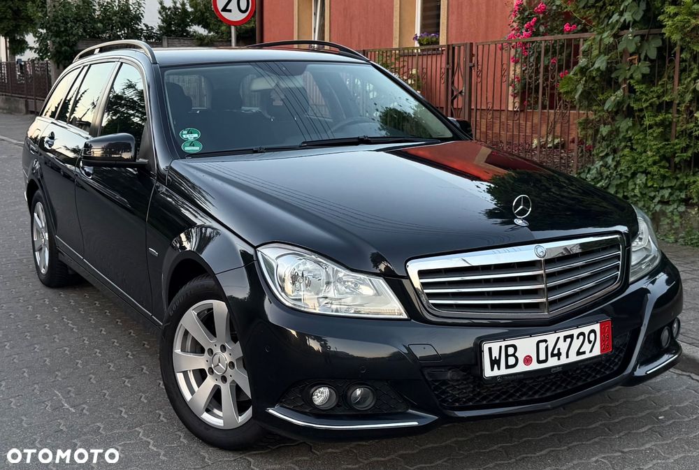 Mercedes-Benz Klasa C 200 (BlueEFFICIENCY) Elegance - 4