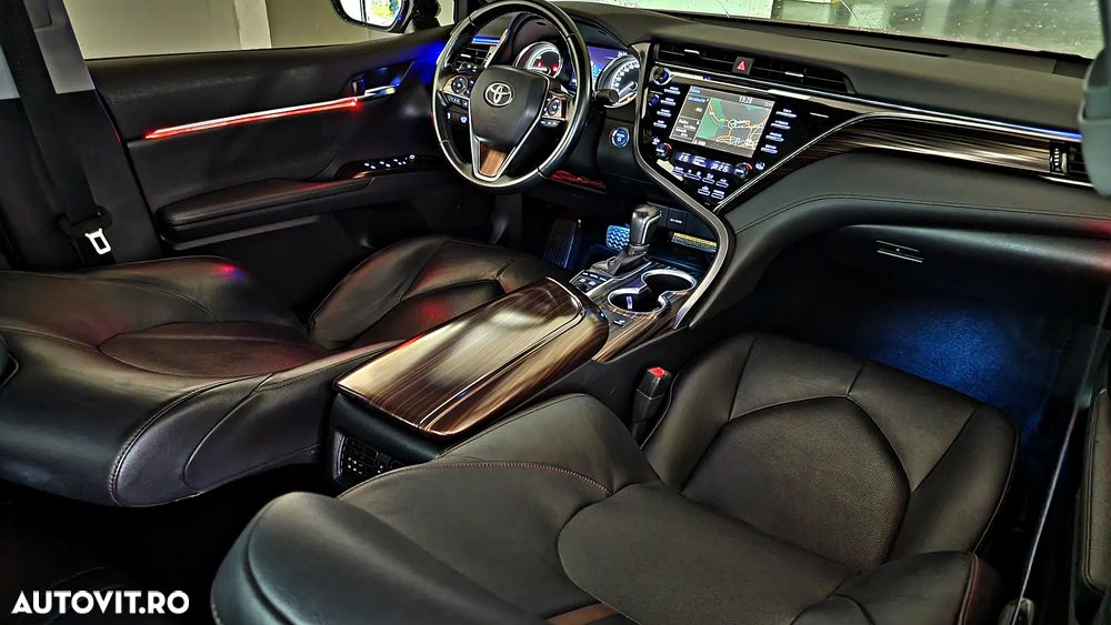 Toyota Camry 2.5 Hybrid Business - 17