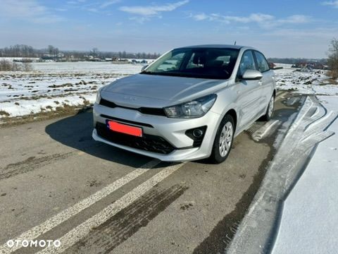 Kia Rio 1.2 L - 6