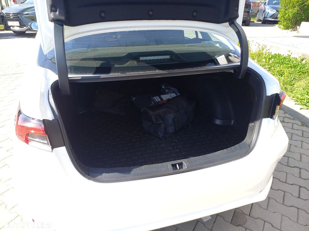 Toyota Corolla 1.8 HSD Eco - 13