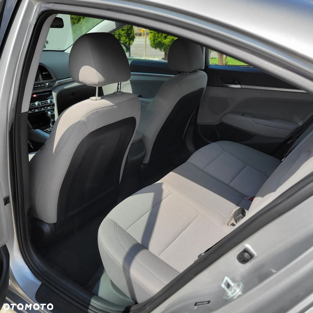Hyundai Elantra - 15