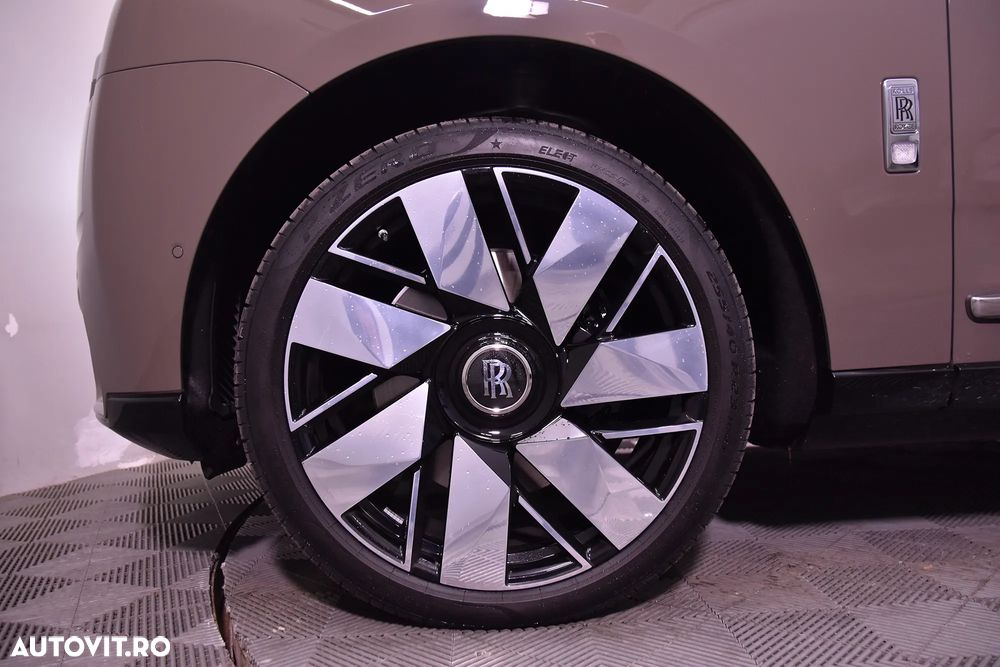 Rolls-Royce Cullinan - 13