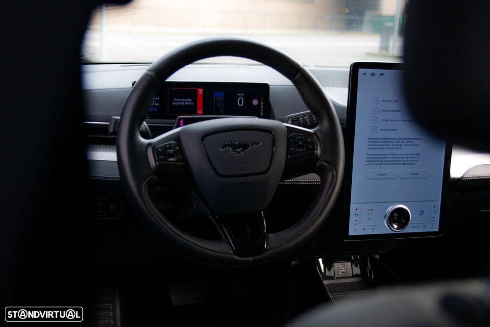 Ford Mustang Mach-E 75.7 kWh Premium AWD - 49