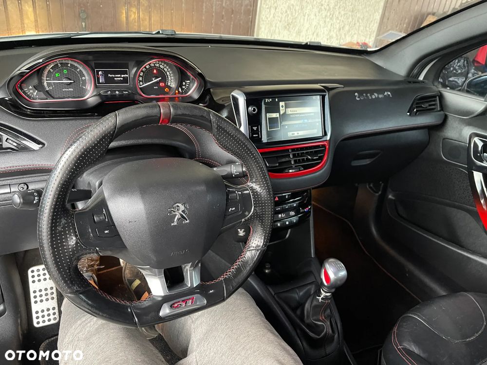 Peugeot 208 1.6 THP GTi - 16