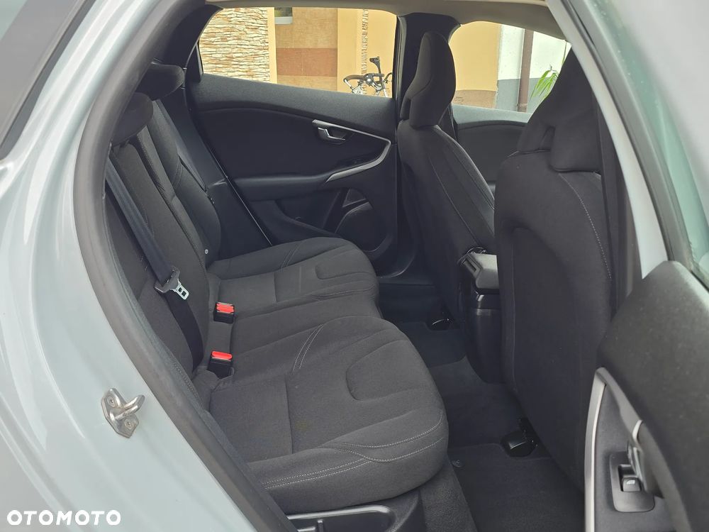 Volvo V40 D2 Summum - 22