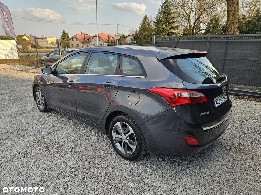 Hyundai i30 blue Kombi 1.6 CRDi Classic - 8
