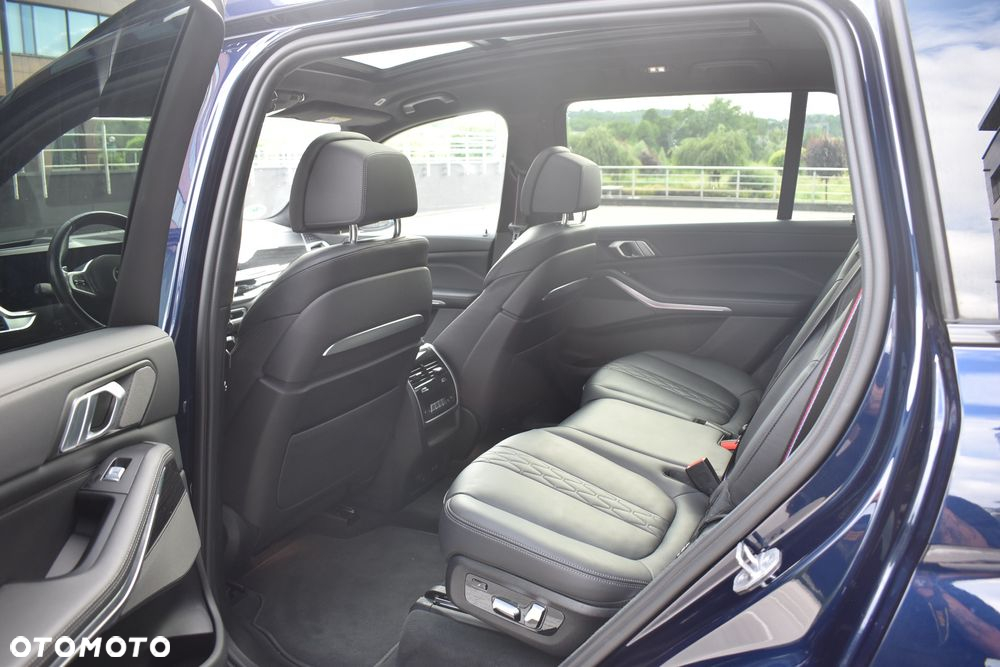 BMW X7 M50i sport - 10