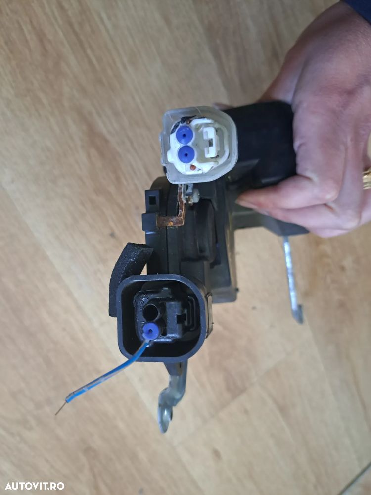 Broasca incuietoare haion portbagaj originala Toyota Rav 4 - 3