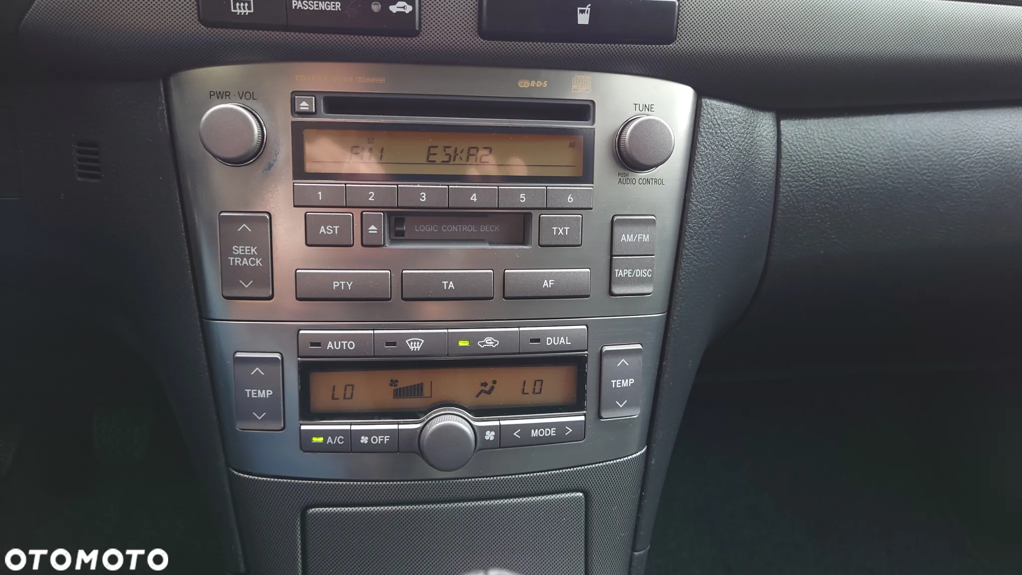 Toyota Avensis 1.8 VVT-i Combi Executive - 24