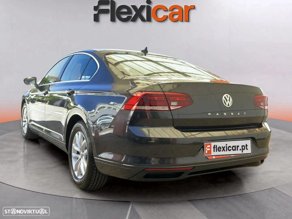 VW Passat 1.6 TDI Business DSG - 5