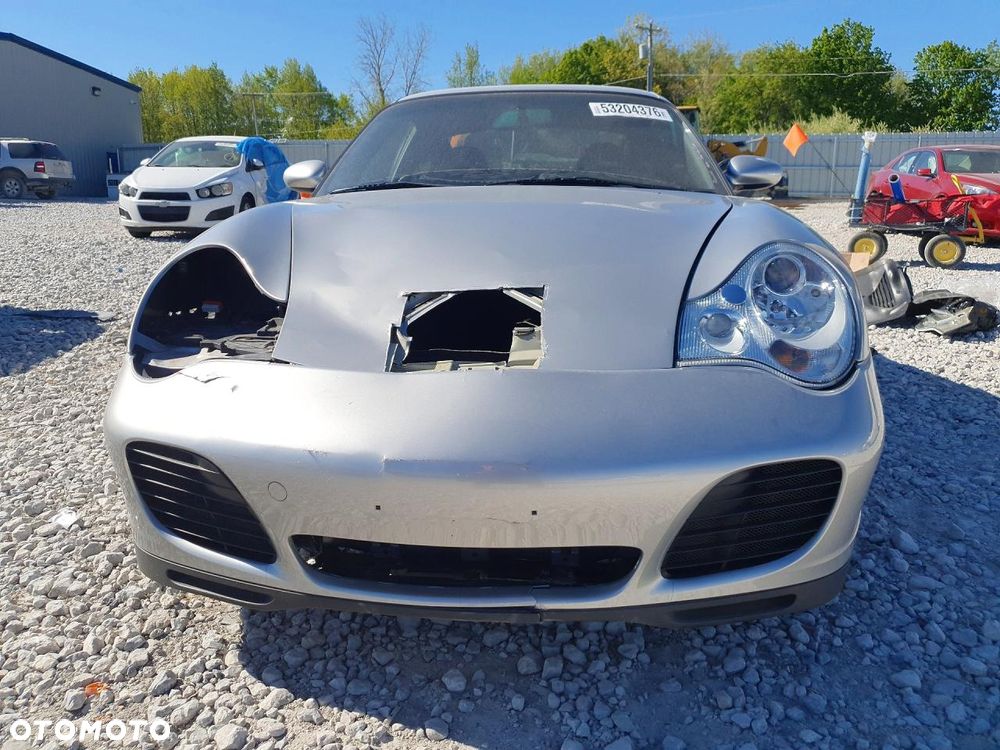 Porsche 911 Carrera 4 - 7