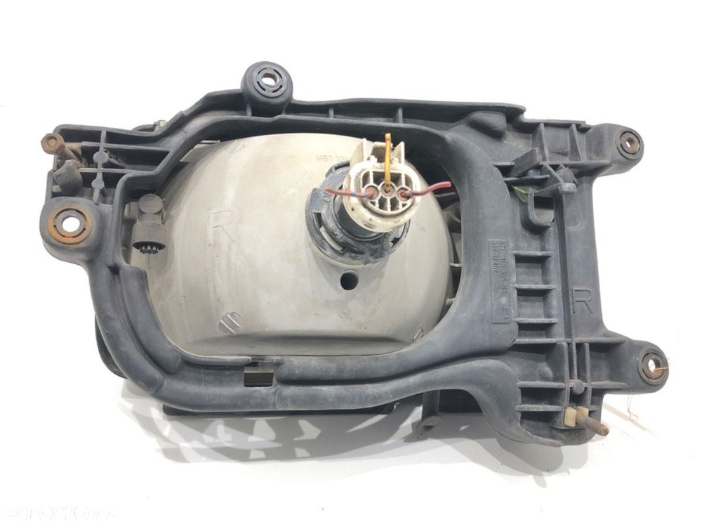 REFLEKTOR PRAWY PRZÓD  ISUZU RODEO samochód terenowy zamknięty 1997 - 2004 3.2 V6 151 kW [205 KM] - 3