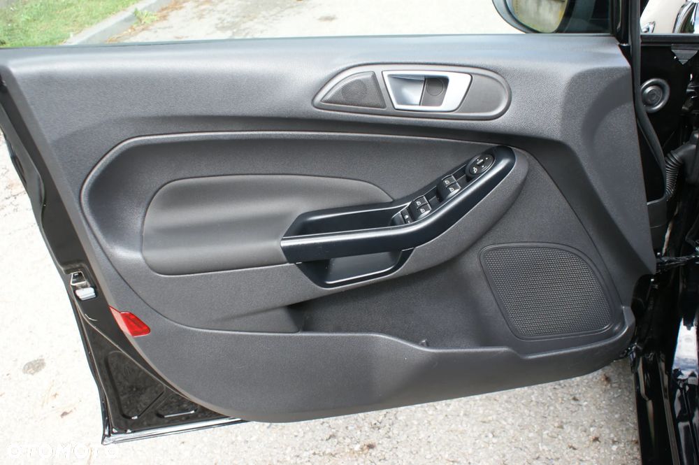 Ford Fiesta - 12
