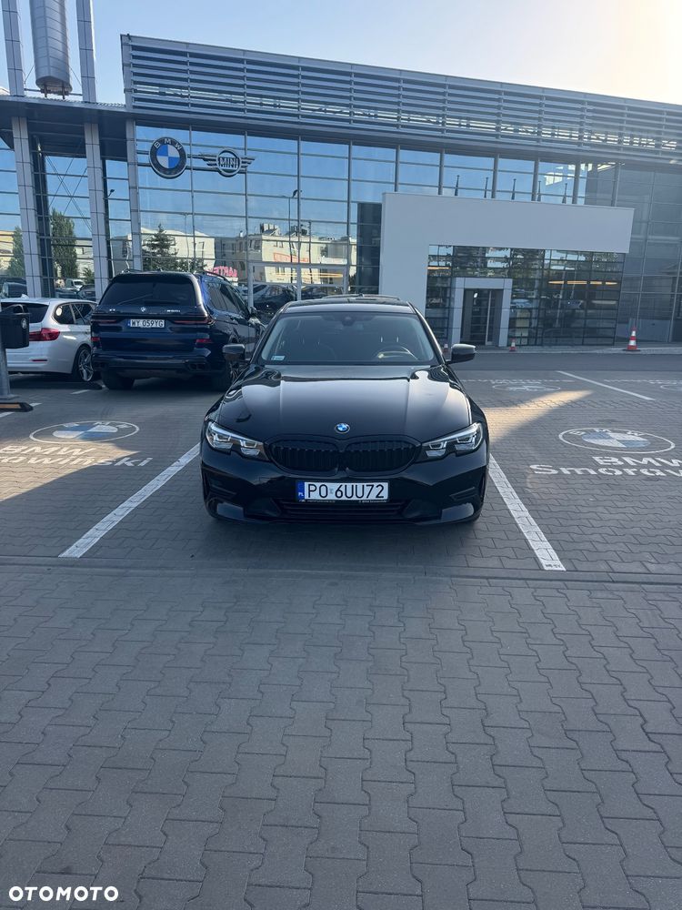 BMW Seria 3 318i - 4