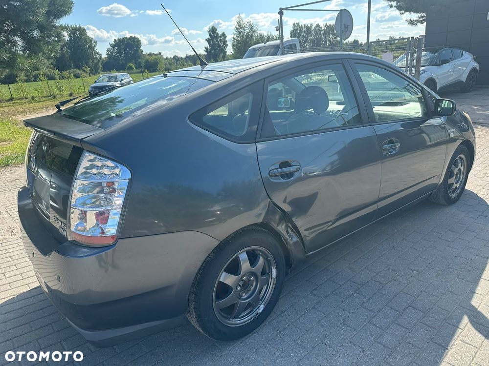Toyota Prius - 4