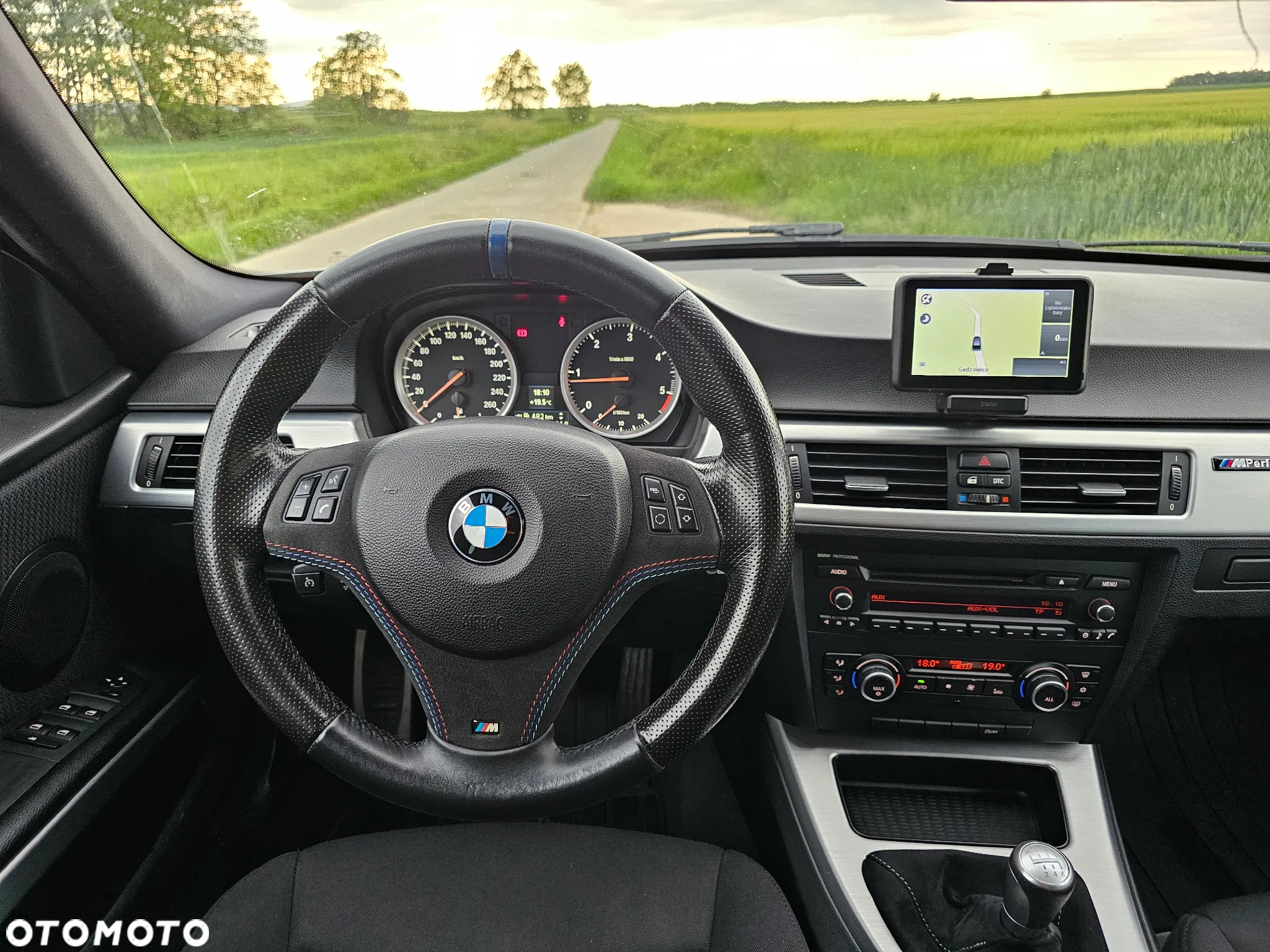 BMW Seria 3 320d DPF Touring - 11