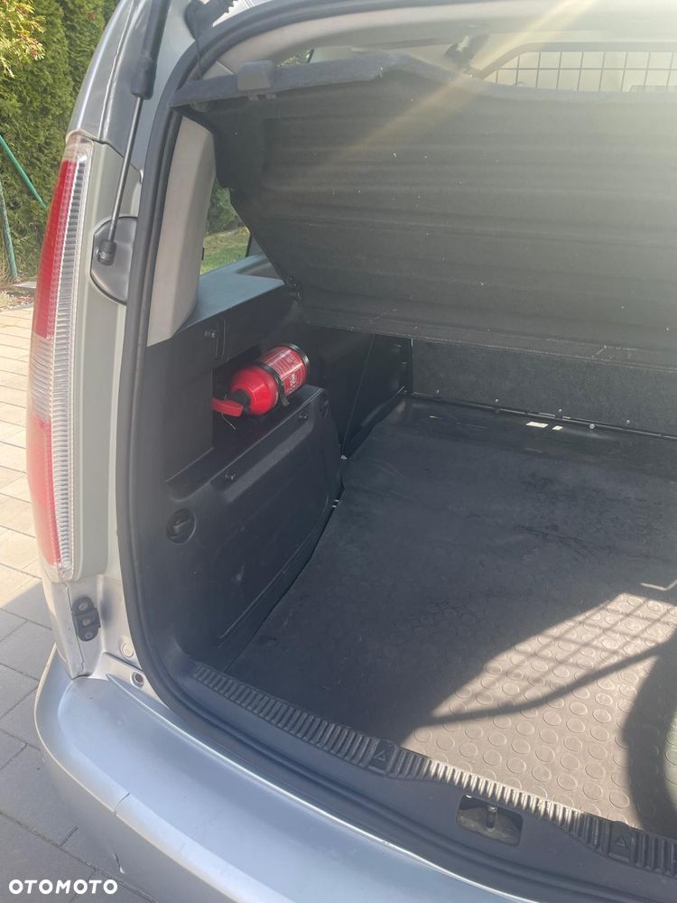 Škoda Roomster Premia - 12