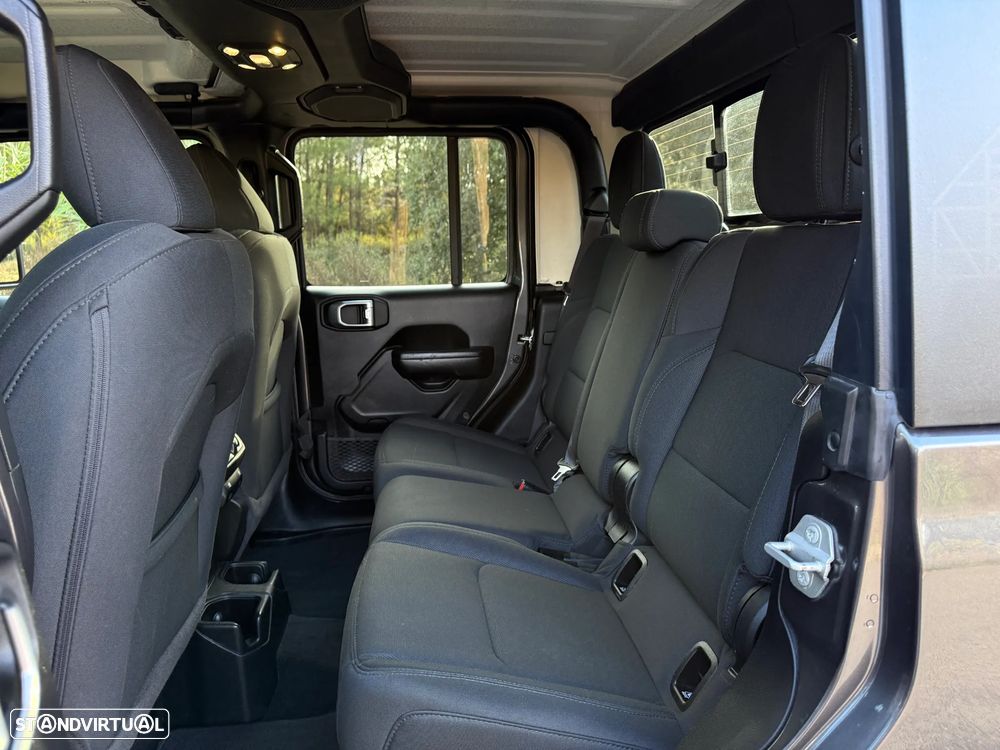 Jeep Gladiator 3.0V6 MultiJet AWD Auto Overland - 22