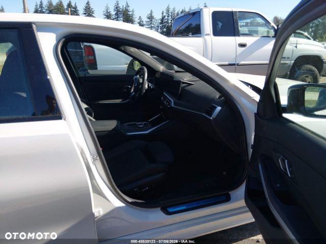 BMW Seria 3 330i xDrive M Sport - 5