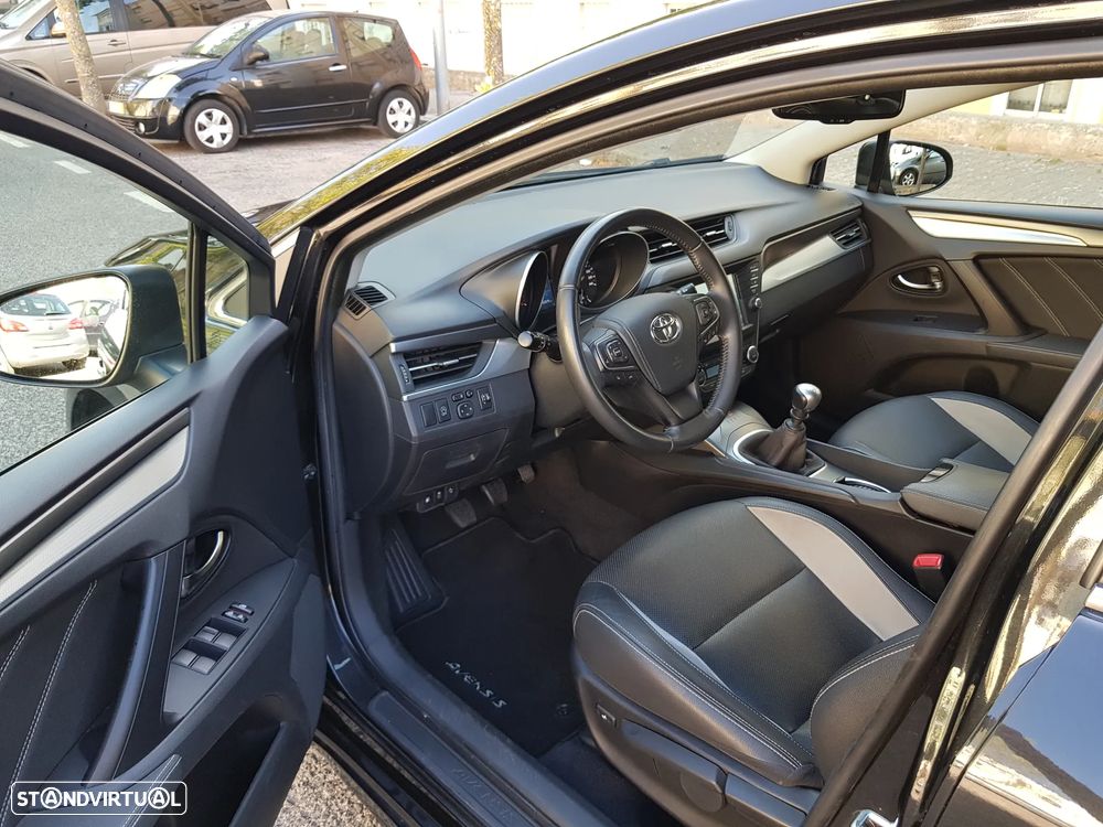 Toyota Avensis Touring Sports 1.6 D-4D Luxury+GPS - 13