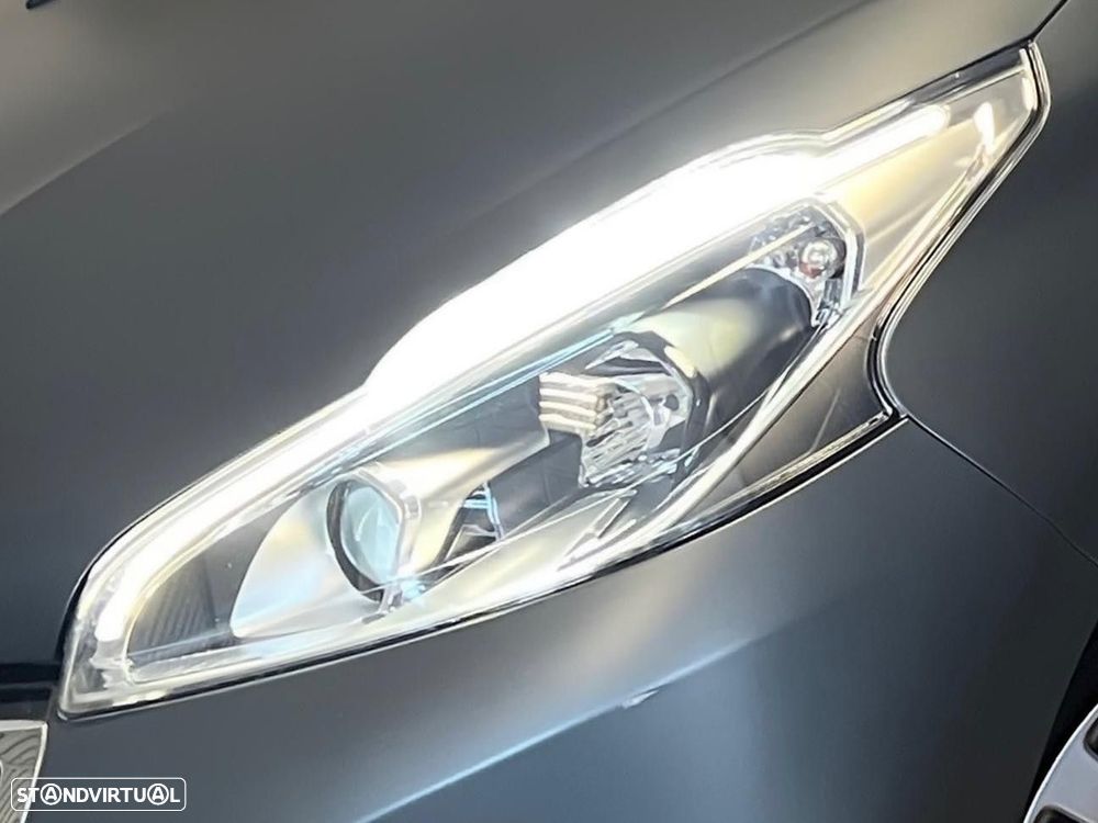 Peugeot 208 1.2 PureTech Signature - 8