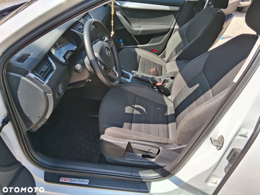 Skoda Octavia 1.6 TDI Ambiente DSG - 10