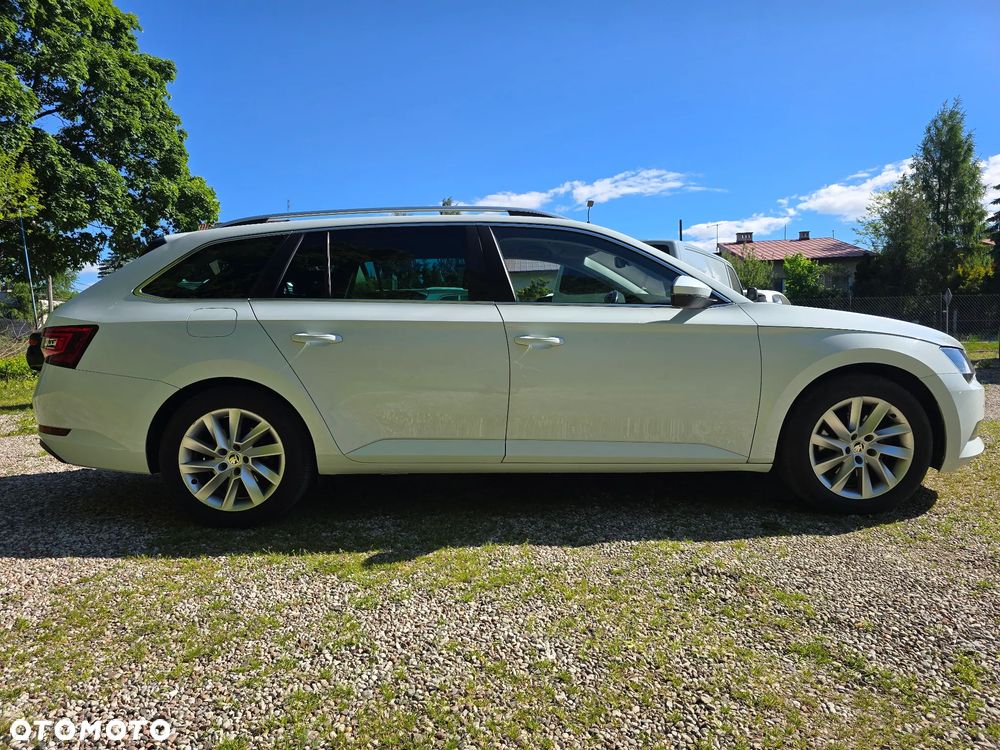 Skoda Superb 2.0 TDI DSG Ambition - 4