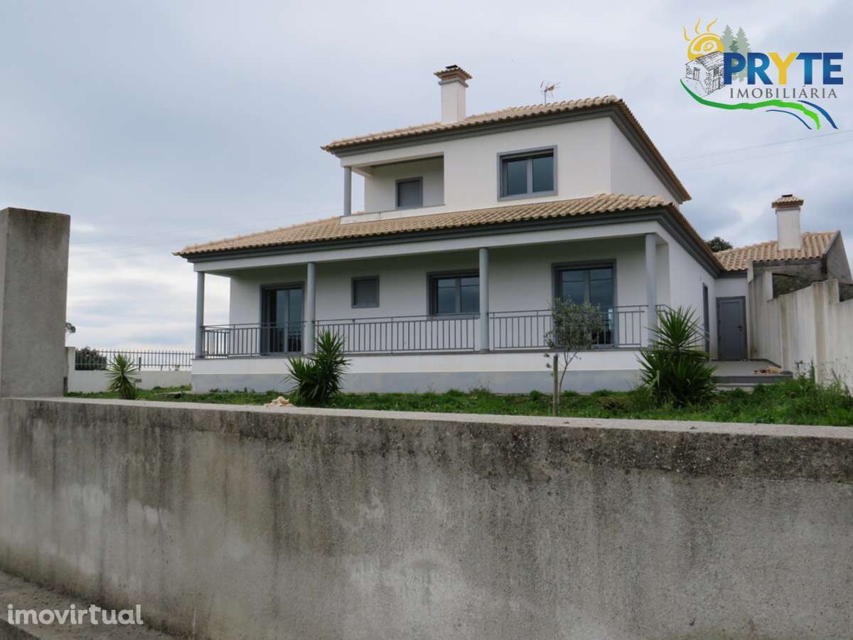 Moradia de tipologia T3 situada perto da Vila da Sertã - Grande imagem: 4/58