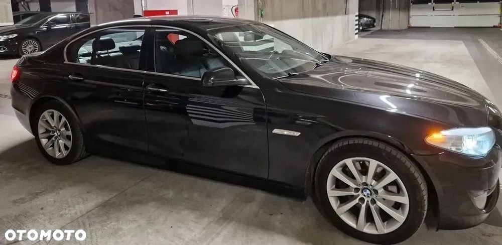 BMW Seria 5 525d xDrive - 28