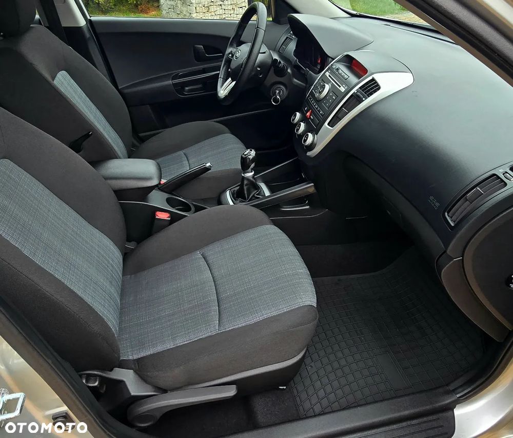 Kia Ceed - 26