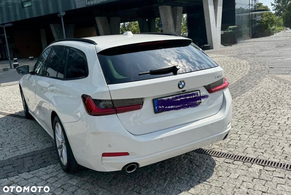 BMW Seria 3 318d mHEV - 9