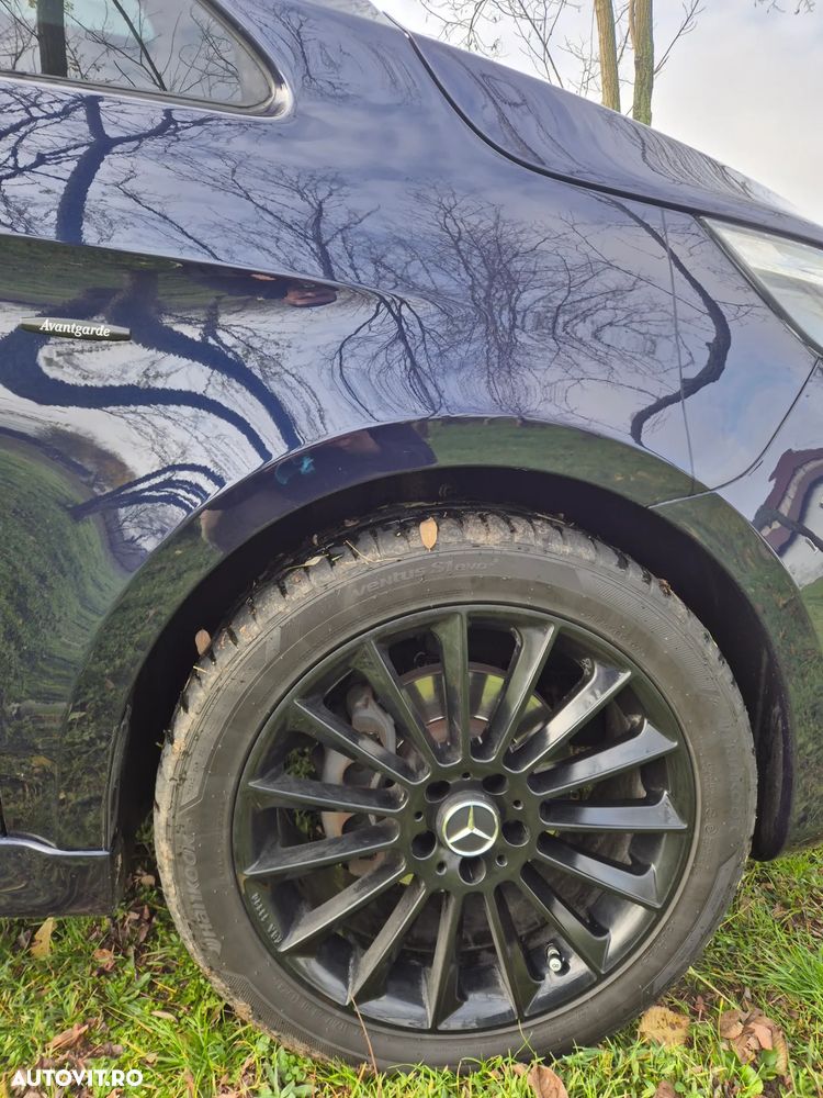 Mercedes-Benz V - 16