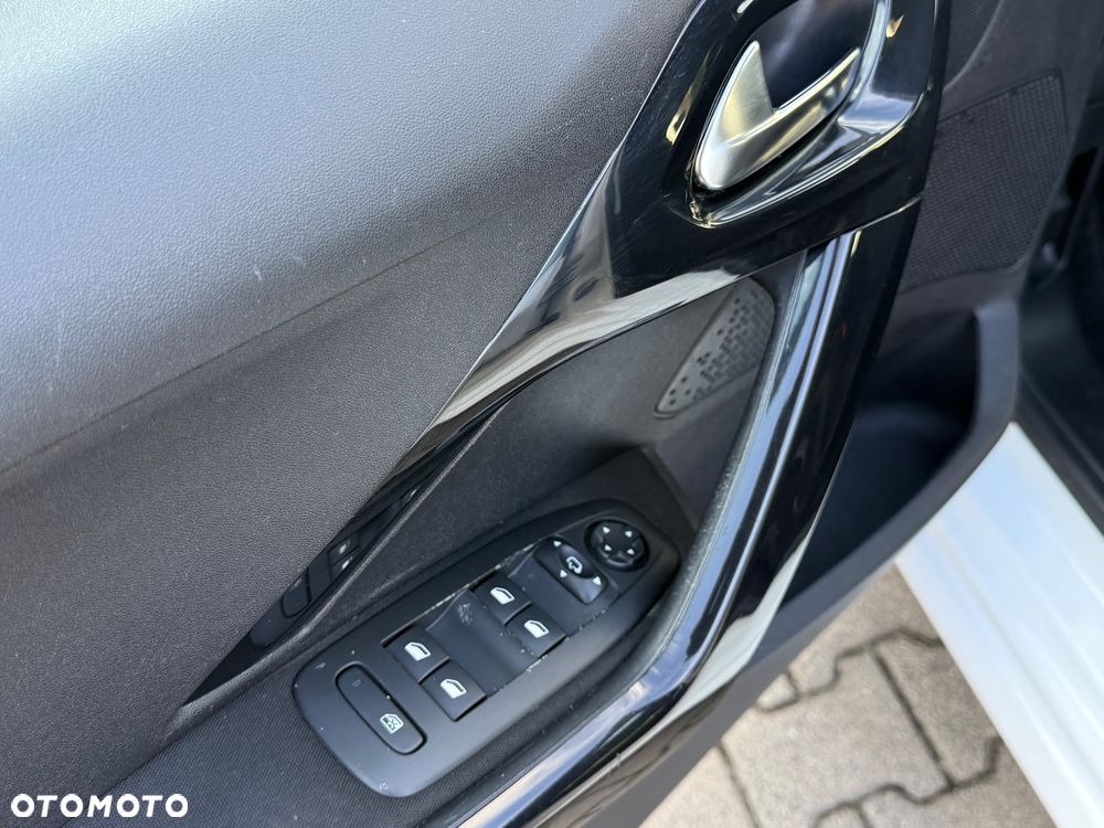 Peugeot 208 1.6 BlueHDi Allure S&S - 13