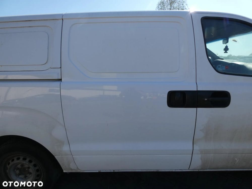 HYUNDAI H1 II  *SAMOCHÓD NA CZĘŚCI*EC (CRYSTAL WHITE) / SKRZYNIA, MASKA, LAMPA, DRZWI,ABS,PRZEKŁADNIA, KLAPA, BELKA, DESKA, FOTELE, KANAPA, ĆWIARTKA KIEROWNICA, TARCZE,ZAWIESZENIE, KOMPLETNY TYŁ, LICZNIK, ZEGARY, PRAWE LEWE PRZÓD TYŁ - 4