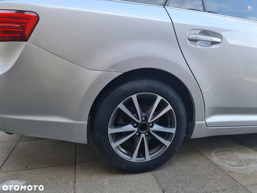 Toyota Avensis 2.0 D-4D Premium - 36