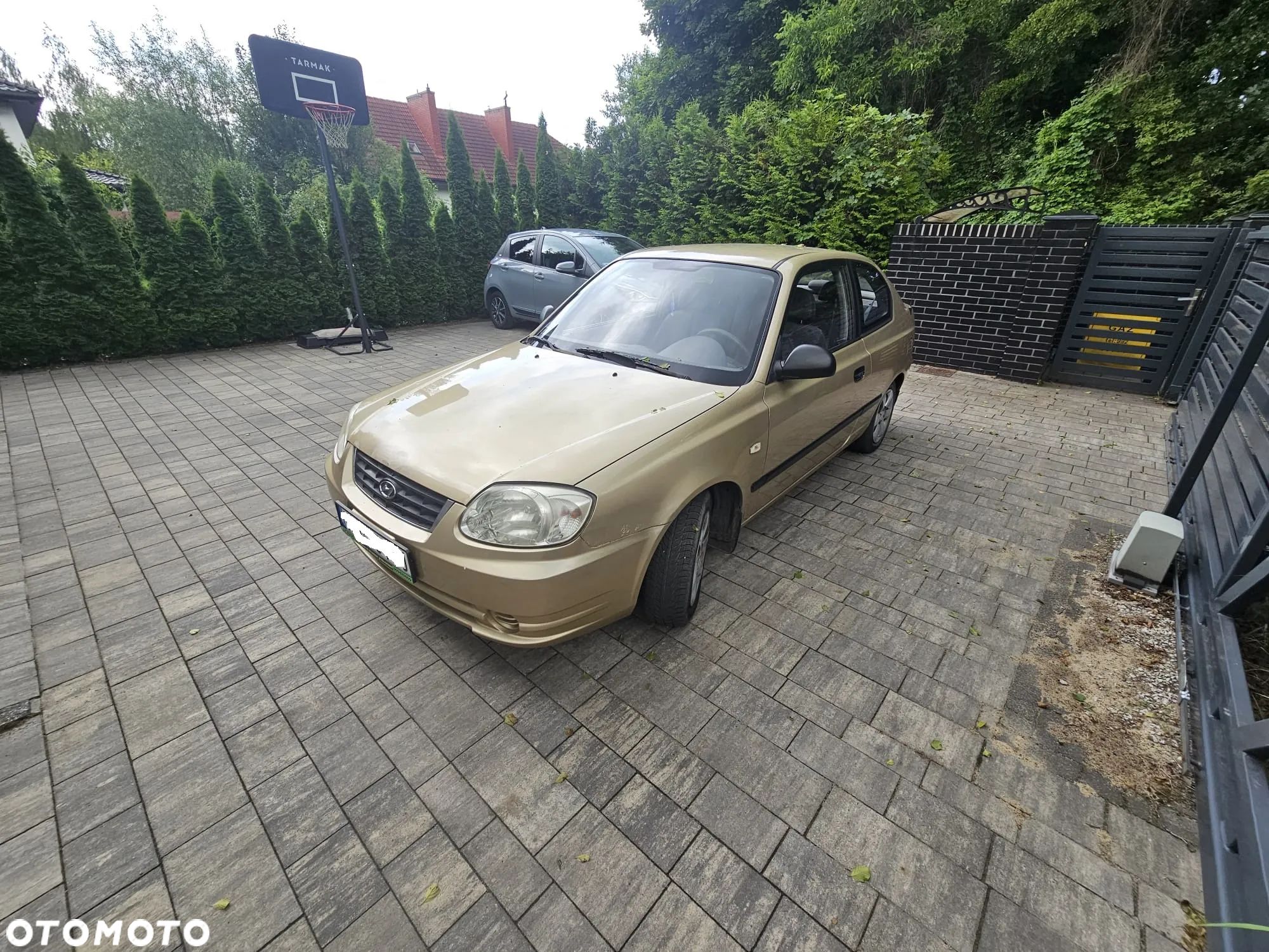 Hyundai Accent - 1