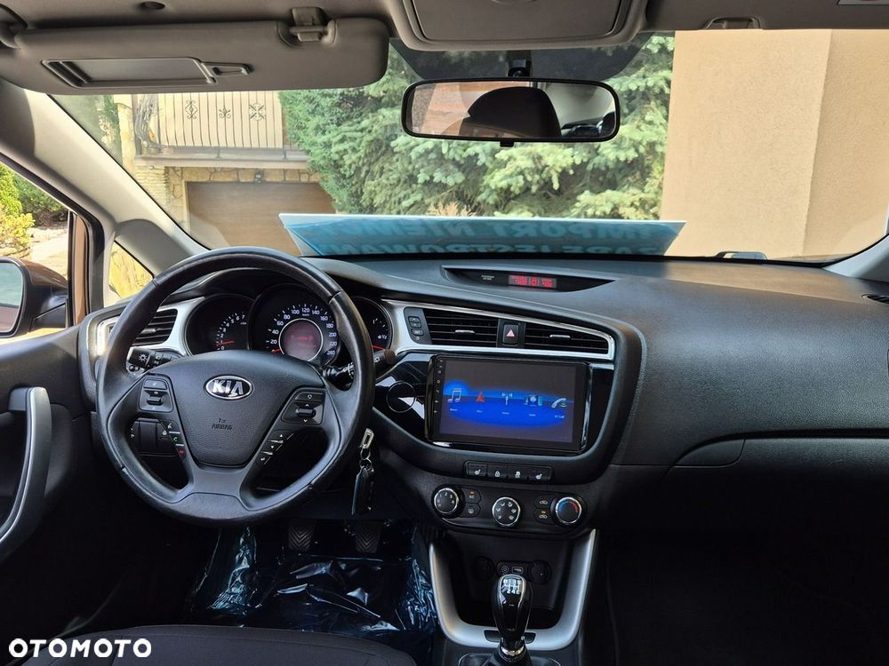 Kia Ceed - 11