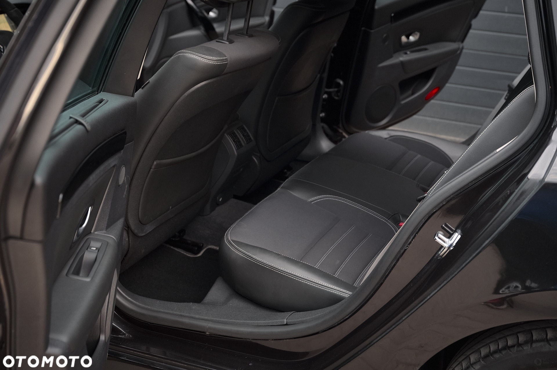 Renault Laguna Grandtour ENERGY dCi 130 FAP Start-Stop Bose Edition - 23