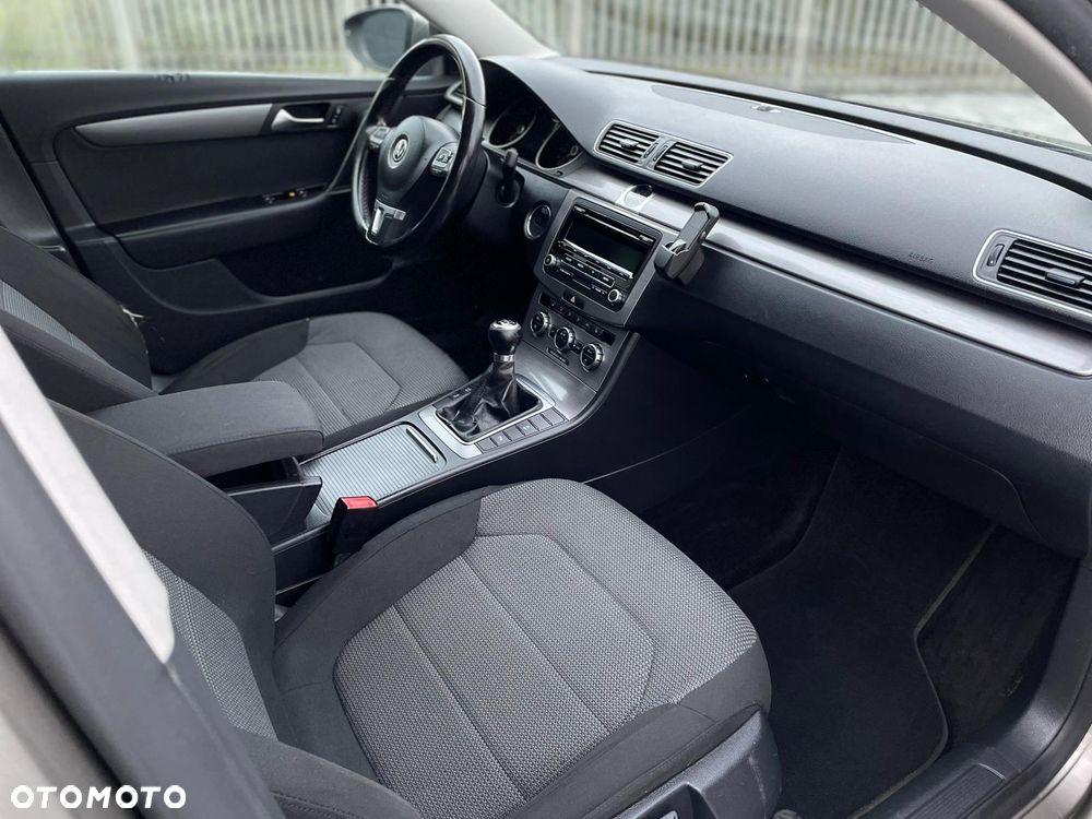 Volkswagen Passat 2.0 TDI BlueMotion Technology Highline - 21