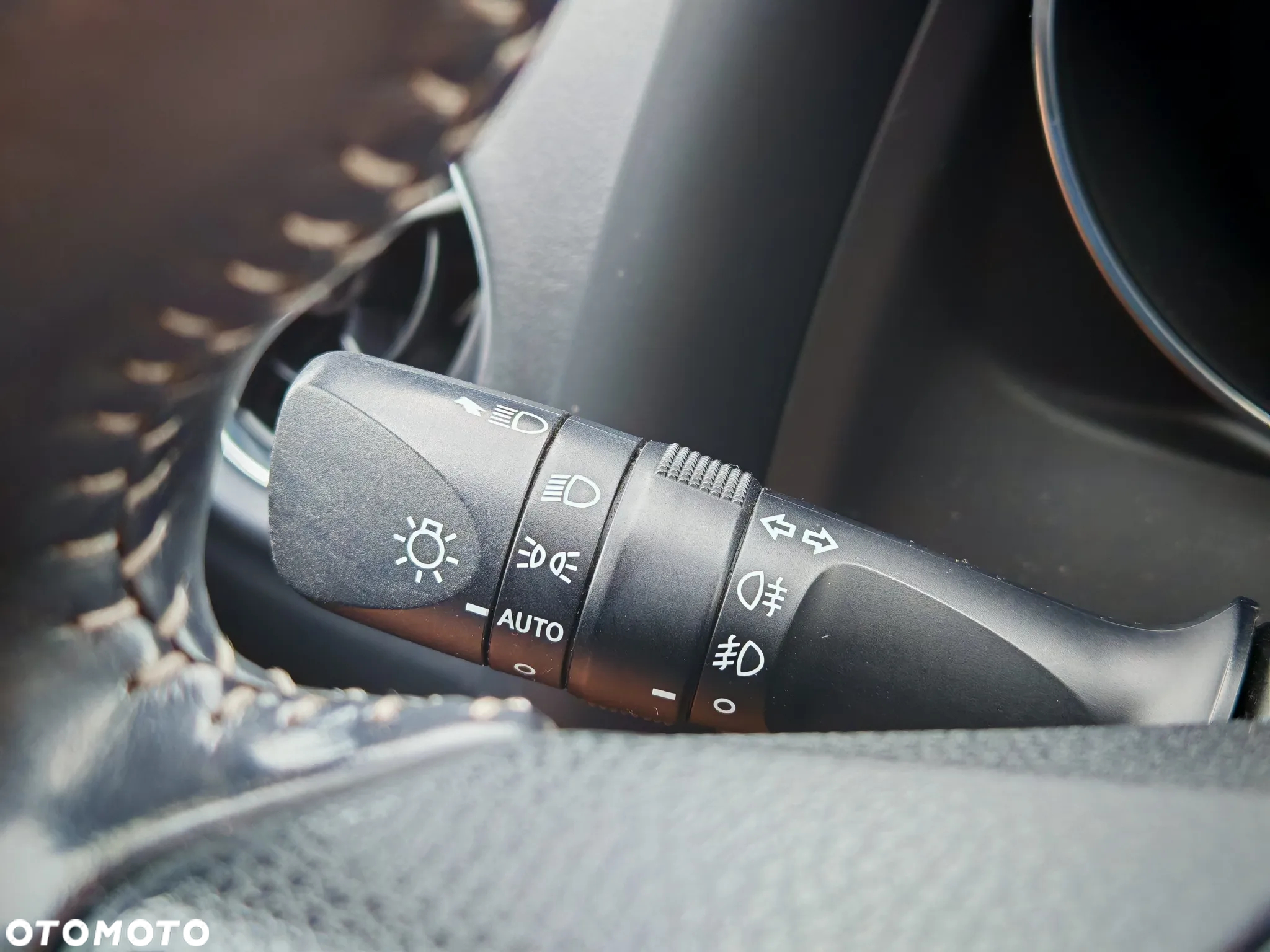 Toyota Auris 1.6 D-4D Premium - 28