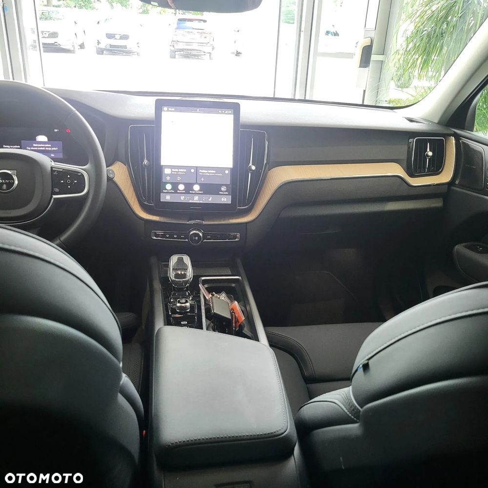 Volvo XC 60 B5 B AWD Plus Dark - 3