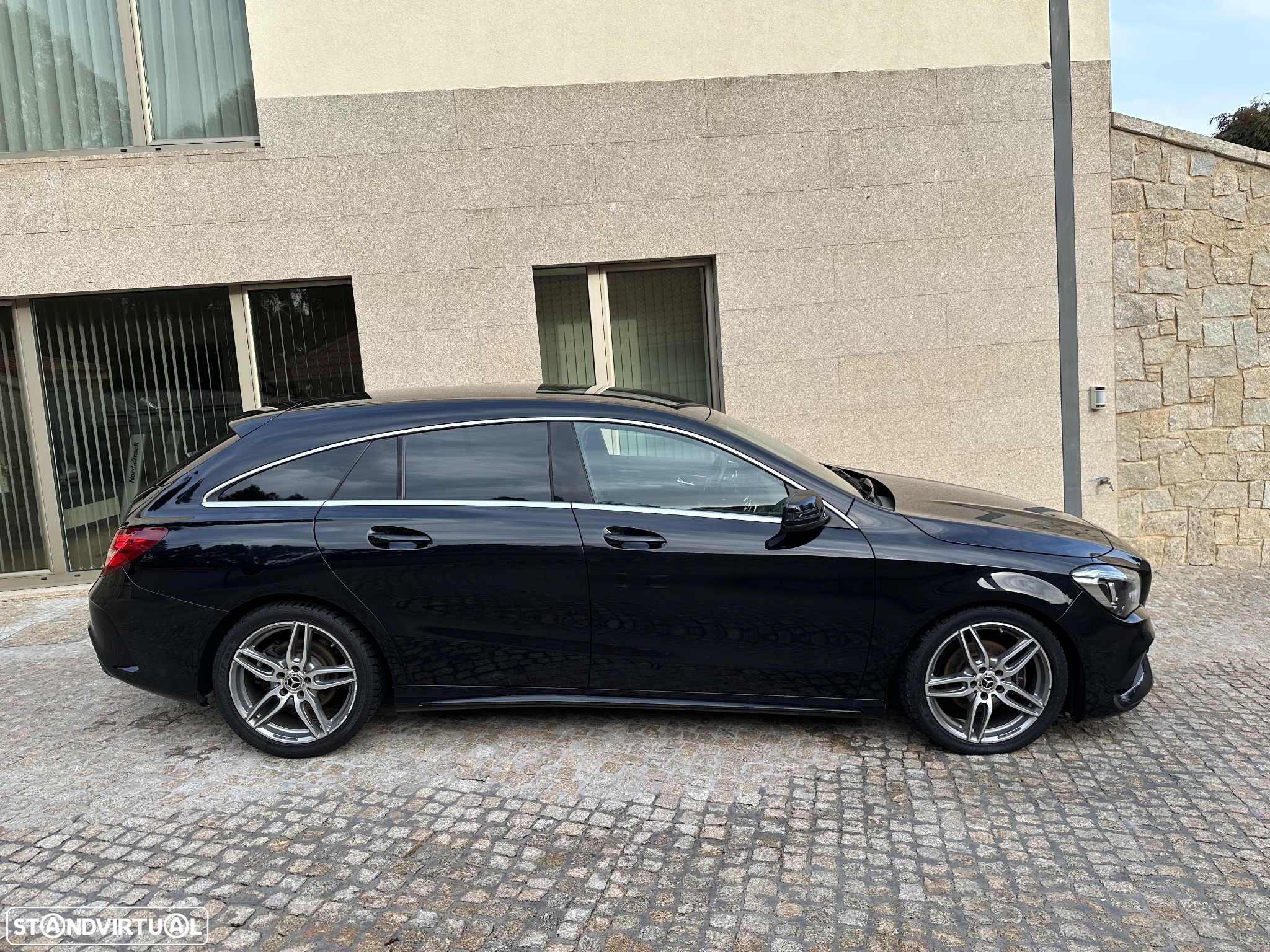 Mercedes-Benz CLA 180 d Shooting Brake AMG Line - 4