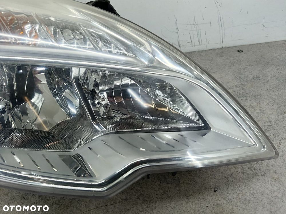 LAMPA PRZÓD PRAWA OPEL MERIVA B - 2