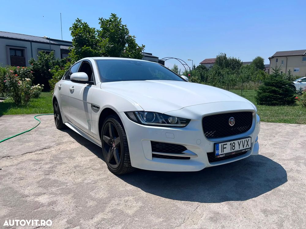 Jaguar XE 2.0 AWD R-Sport - 3