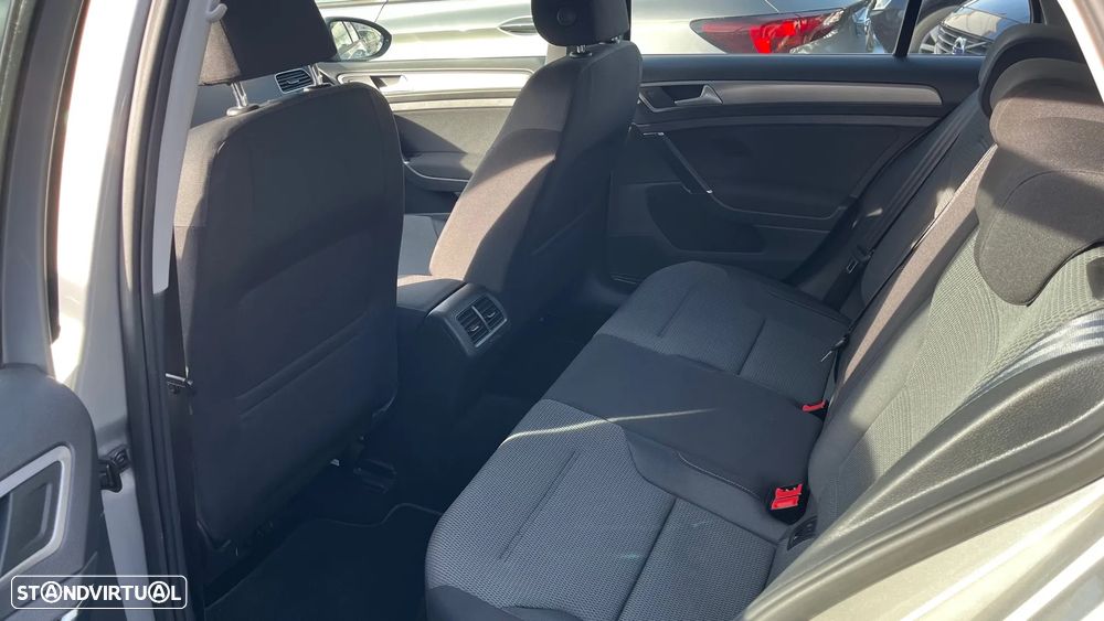 VW Golf 1.6 TDi Edition - 21