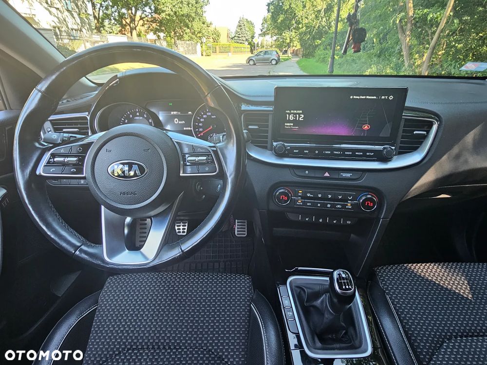 Kia Ceed - 11