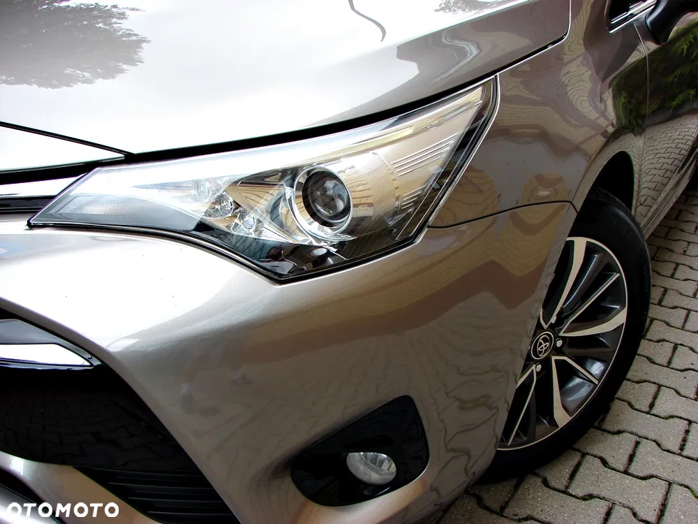 Toyota Avensis Touring Sports 1.8 Comfort - 13