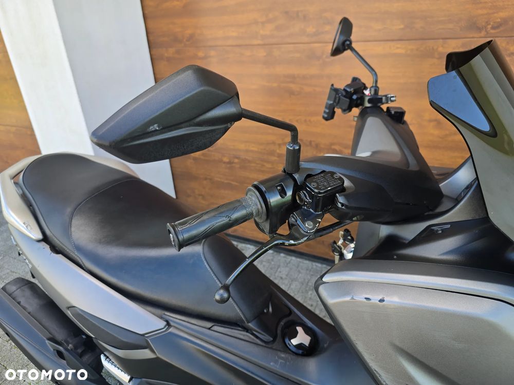 Yamaha NMAX - 4