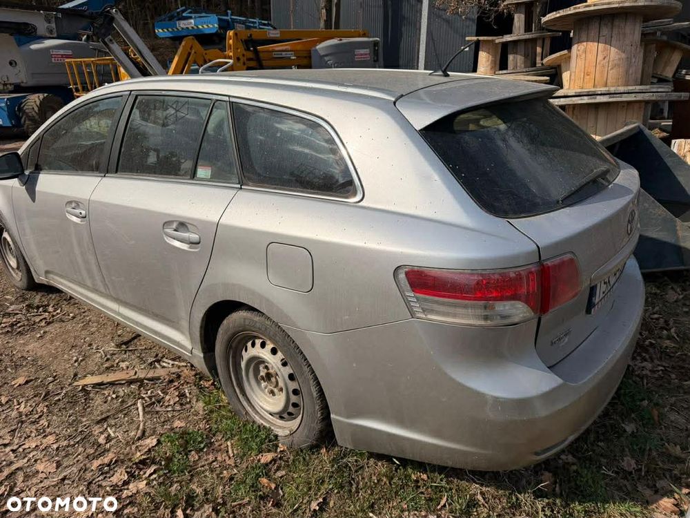 Toyota Avensis 2.0 D-4D Luna - 4