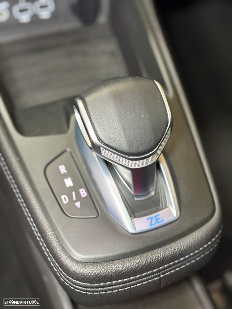 Renault Zoe (c/ Bateria) EV50 135hp Iconic - 9